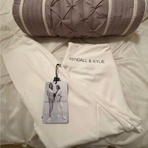 KENDALL & KYLIE ACTIVE LEGGINGS